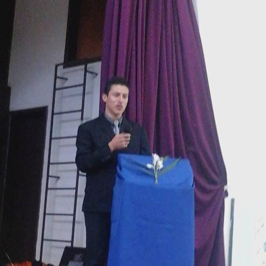 Según videos difundidos después de la muerte de Martínez y Coello, los aspirantes fueron sometidos a pruebas físicas cargando sus maletas y mochilas.