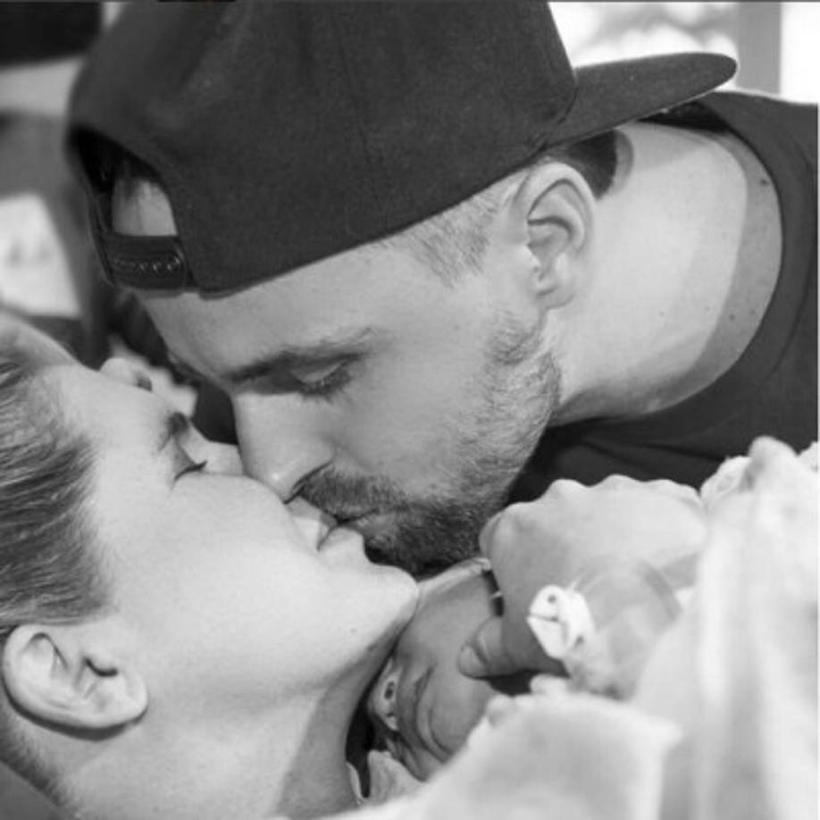 La actriz y modelo venezolana Maritza Bustamante trajo al mundo a su primogénito Santiago, nacío el domingo 13 de agosto. Bustamante ha formado parte del elenco de actices de producciones como Perro Amor, El Fantasma de Elena, La Reina de Corazones, Eva la Tarilera,La Fan, entre otras.