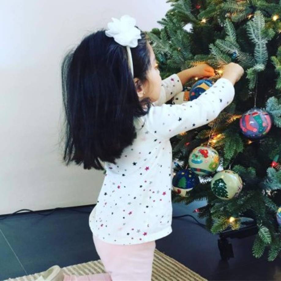 Alessandra Rosaldo compartió una foto de la pequeña, Aitana Derbez mientras su papá Eugenio promociona su nueva película.