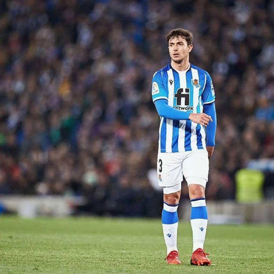Martín Zubimendi: Es la más complicada de todas, dado que la Real Sociedad no dará su brazo a torcer y se remite directamente a su cláusula de rescisión, cifrada en 60 millones de euros.