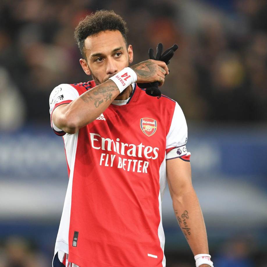 Pierre Emerick Aubameyang vuelve a sonar para llegar al FC Barcelona, pero la salida de Ousmane Dembelé puede condicionar la llegada del gabonés del Arsenal. El club azulgrana necesita que el francés encuentre equipo para la llegada de otro jugador al Camp Nou.