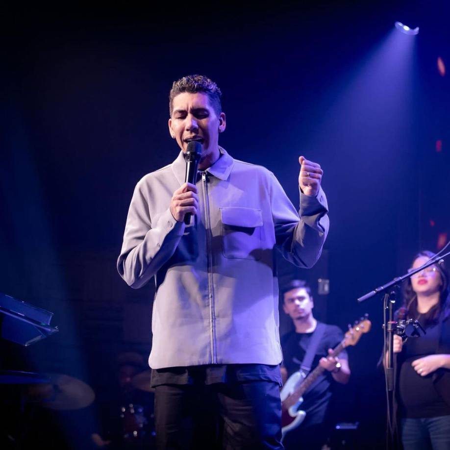 “Tres años de Manah Church. Qué noche memorable e inolvidable. Esta iglesia nació en el corazón de Dios, y somos extremadamente gratos por el privilegio de testificar de cerca todo lo que el Señor ha hecho”, escribió Firmino el domingo en su perfil de Instagram.