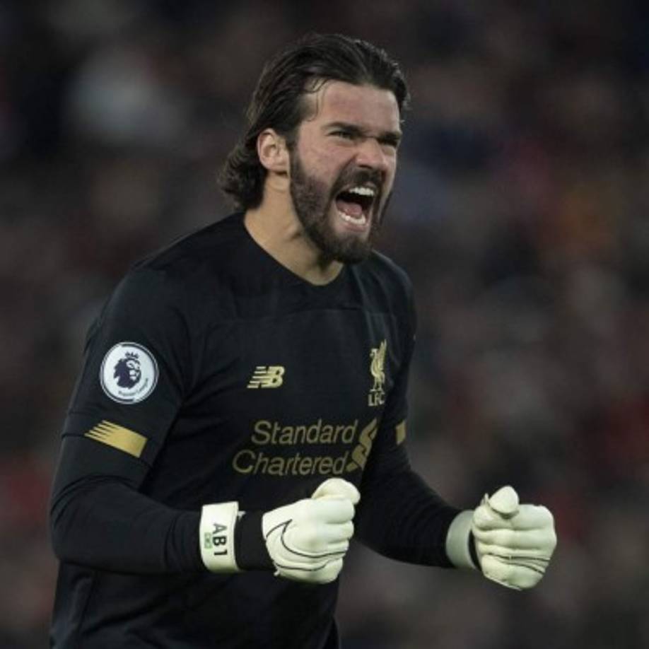Alisson Becker - El brasileño del Liverpool fue elegido como el portero de este once de ensueño. Fue vital para ganar la Premier League la temporada pasada.
