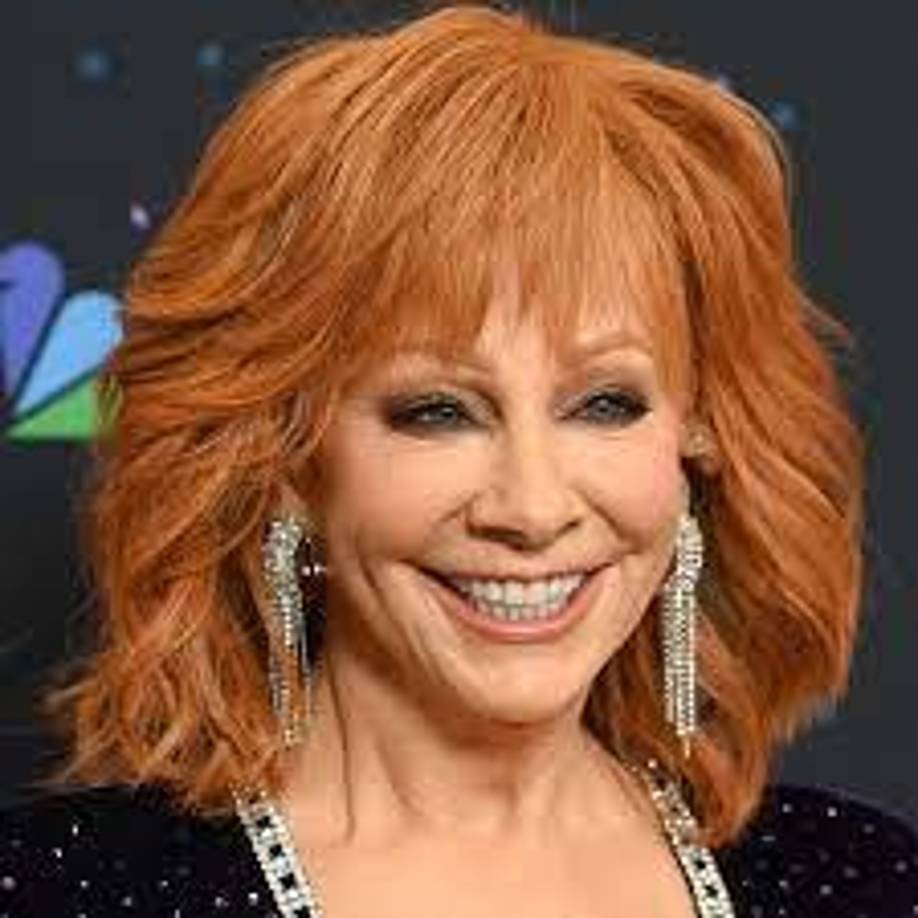 McEntire ha ganado más de 50 premios en su carrera que incluye 35 sencillos número uno y más de 58 millones de álbumes vendidos en todo el mundo. Ha tenido participaciones en televisión, cine y teatro; por las que ha sido nominada al Globo de oro y aclamada en Brodway.