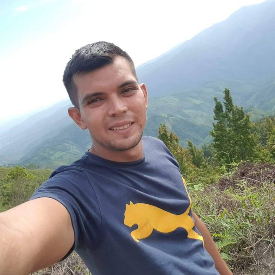 Del fuerte impacto el cadáver de Flores quedó bajo el mismo camión que conducía.