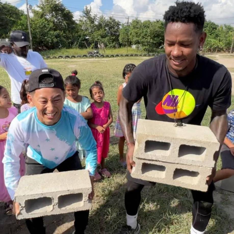 Los vecinos se acercaron para disfrutar del momento. Asimismo de dar su pequeño, pero gran granito de arena.