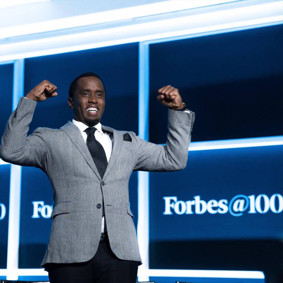 “En otras palabras, el acusado ha demostrado que <b>no se puede confiar en que cumpla las reglas</b> o condiciones”, alegaron. Los fiscales agregaron que se podría inferir de su comportamiento que <b>Combs quiere supuestamente chantajear a las víctimas</b> y testigos para que guarden silencio o para que brinden testimonios útiles para su defensa.