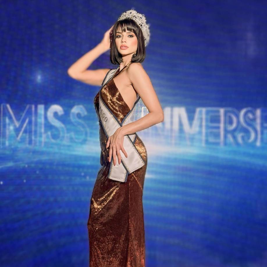 Zya Barceló es conocida por su larga carrera en el modelaje y su licenciatura en nutrición, pero su impacto va más allá de las pasarela. Como mental health coach y defensora de los derechos de las mujeres, ha utilizado su voz para combatir la violencia de género, una lucha personal que la ha llevado a ser una figura inspiradora en México y más allá.