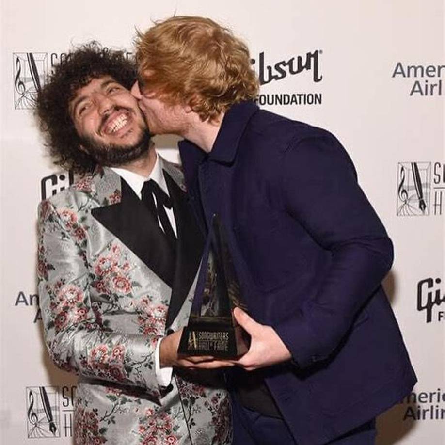 Aunque para algunos es un desconocido, Benny Blanco, es un talentoso y multipremiado compositor musical. Con Ed Sheeran sostiene una sólida amistad.