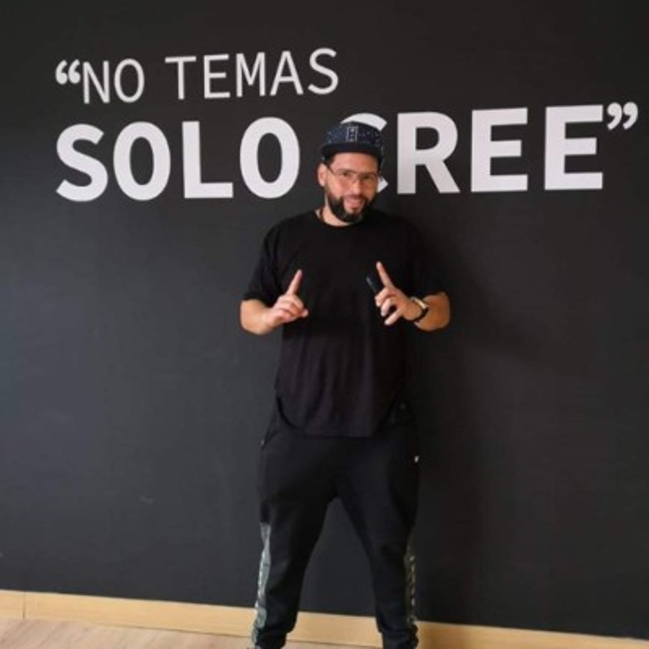 Don Chezina es considerado el 'rey del tra tra tra', y junto a Daddy Yankee, Don Omar e Ivy Queen forman la realeza del reguetón.