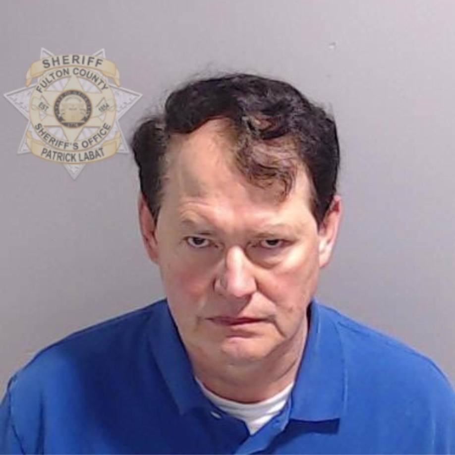 Ray Smith. Según el escrito de imputación, todos ellos formaron parte de una trama mafiosa liderada por Trump para revertir el resultado electoral de las presidenciales de 2020 en Georgia, estado clave donde el republicano perdió por un estrecho margen contra el actual presidente, el demócrata Joe Biden.