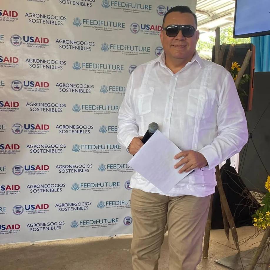 Finalmente, Jimmy Tovar, coordinador de mercadeo y relaciones públicas de Audiosistema, opinó que el resultado será un empate. “México está pasando por el cambio de entrenador y acoplarse con la nueva idea lleva su tiempo, esa puede ser una desventaja que se puede aprovechar, es por eso que con mucha mas razón creo empataremos 1-1”.