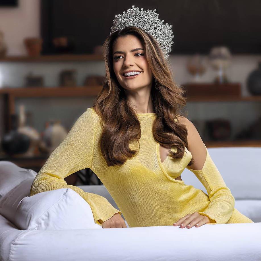 Por otro lado, el ‘Zar de la Belleza’ ha puesto sus ojos en la peruana Tatiana Calmell, a quien considera una fuerte contendiente para la 73 edición del Miss Universo.