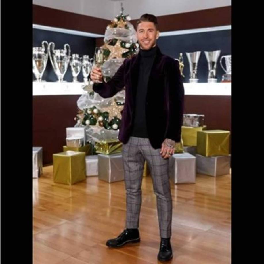 Sergio Ramos, capitán del Real Madrid, desea una Feliz Navidad a todos sus seguidores desde el club blanco.