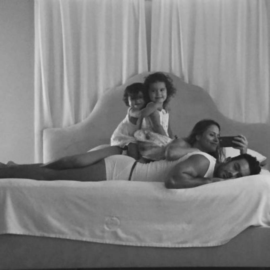 Lola Ponce y Aaron Díaz se conocieron mientras grababan la telenovela 'El talismán' de Univisión y el flechazo fue inmediato.