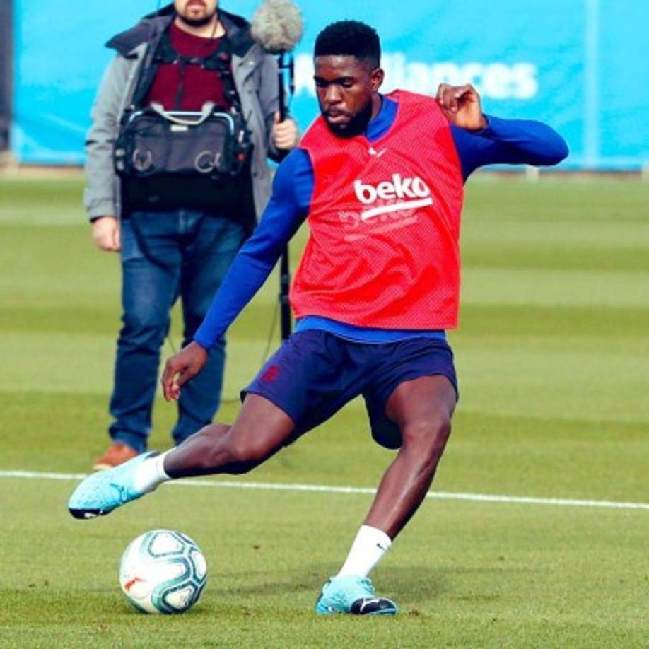 Samuel Umtiti supo ser un pilar defensivo para los culé, pero una larga seguidilla de lesiones hizo que la dirigencia le soltara la mano al marcador central francés. Foto Facebook Barcelona.
