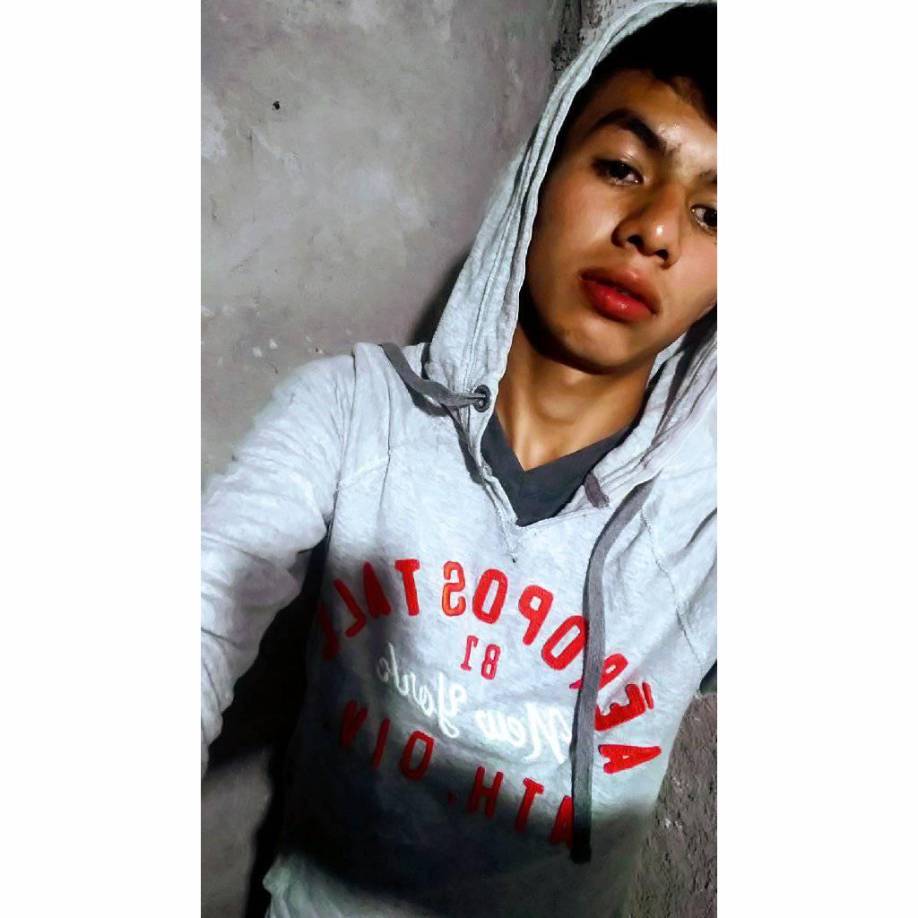 Brayan y lo de demás trabajadores hispanos estaban en sus rutinas de trabajo en la comunidad Ladera Creek, cuyas casas están en construcción, cuando fueron sorprendidos por fuertes y repentinas ráfagas de viento.