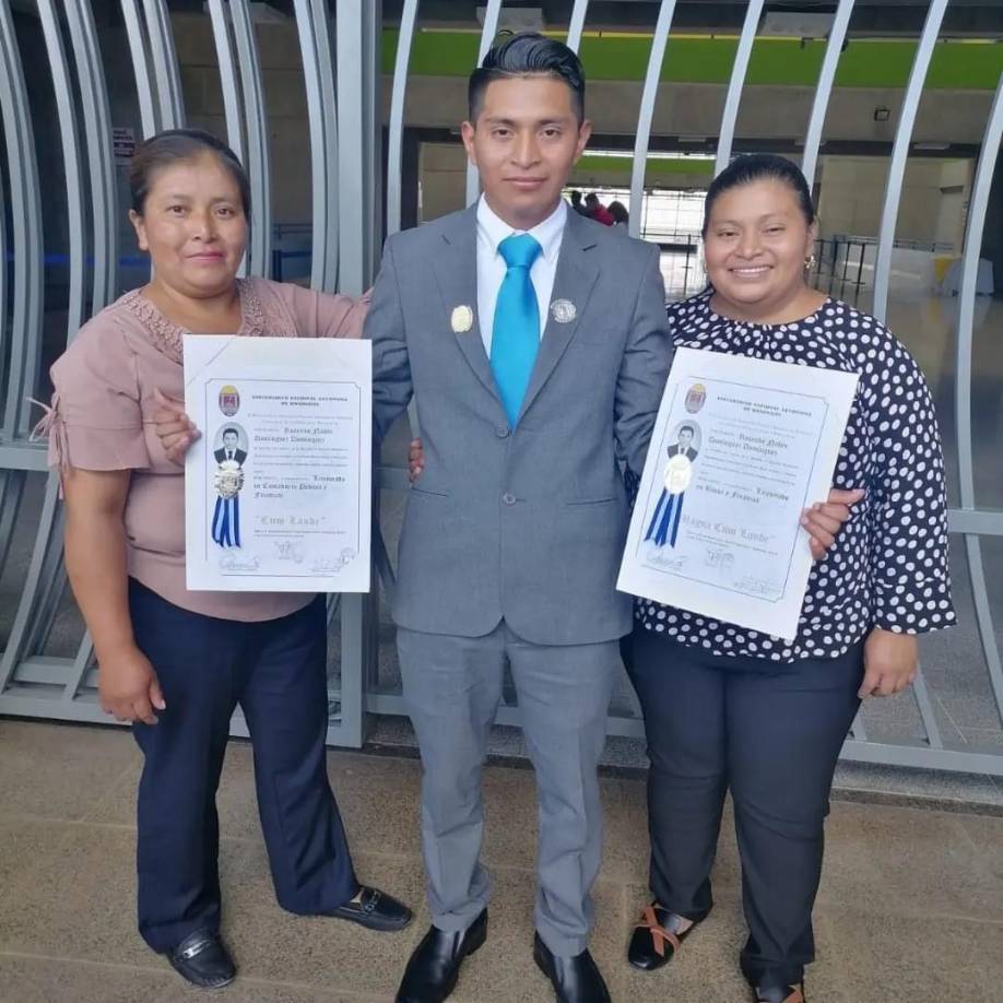 Rosendo Domínguez, el agricultor hondureño graduado de dos carreras en la Unah