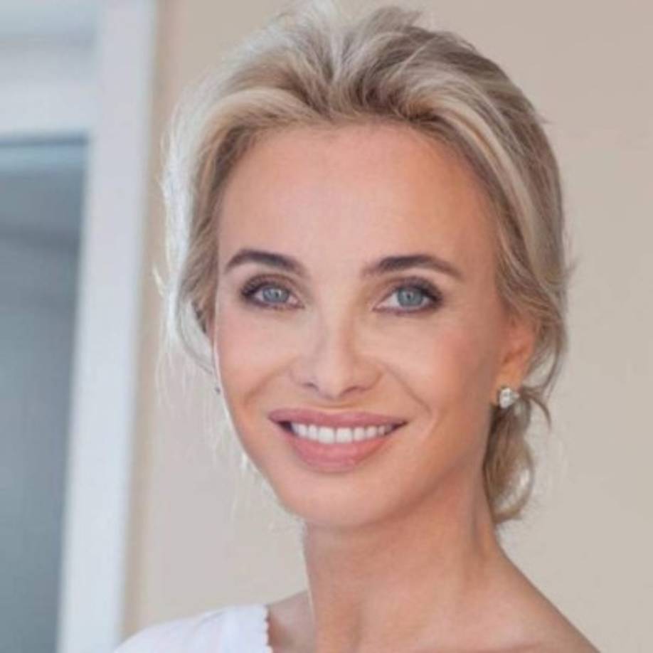 Después de la partida de caza, el rey le transfirió al parecer a ella 76 millones de dólares, una parte supuestamente de un pago que el difunto rey de Arabia Saudí había enviado a una cuenta bancaria en Suiza vinculada con una fundación con ventajas fiscales con sede en Panamá, y cuyo beneficiario era Juan Carlos I.<br/><br/>'Estaba muy sorprendida porque obviamente es un regalo enormemente generoso', explicó Corinna Larsen.