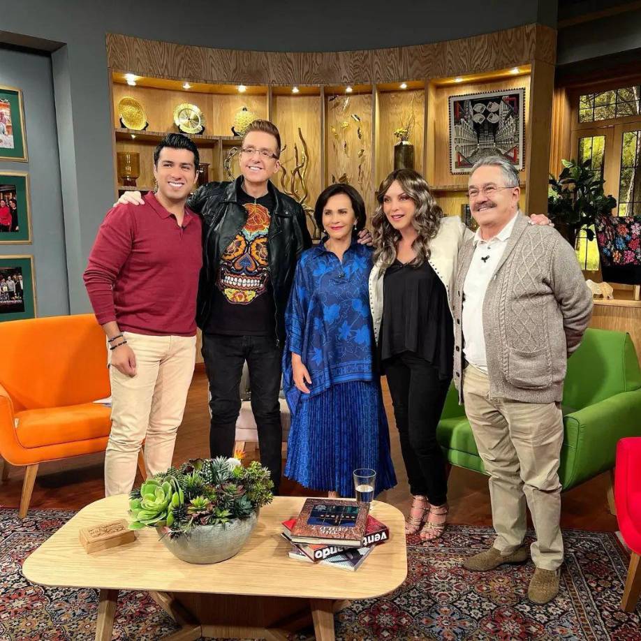 El 17 de marzo en diversos medios de comunicación causó polémica la presunta orden de arresto en contra de Chapoy, así como de Daniel Bisogno, Ricardo Manjarrez y Pedro Sola. 