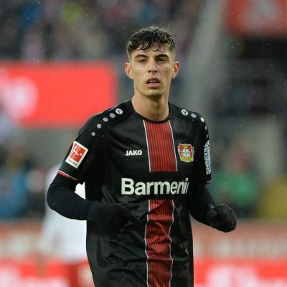 Cuando parecía que el Chelsea llevaba ventaja en el fichaje del delantero del Bayer Leverkusen, Kai Havertz, ha aparecido el Bayern Múnich y se ha convertido en el favorito para llevarse a la joven perla del fútbol alemán. Así lo asegura gran parte de la prensa británica.<br/><br/>El Bayern está trabajando por hacerse con los servicios de Leroy Sane y de Havertz para formar una línea ofensiva temible junto a Robert Lewandowski. Por Havertz podrían llegar a ofrecer 75 millones de euros.