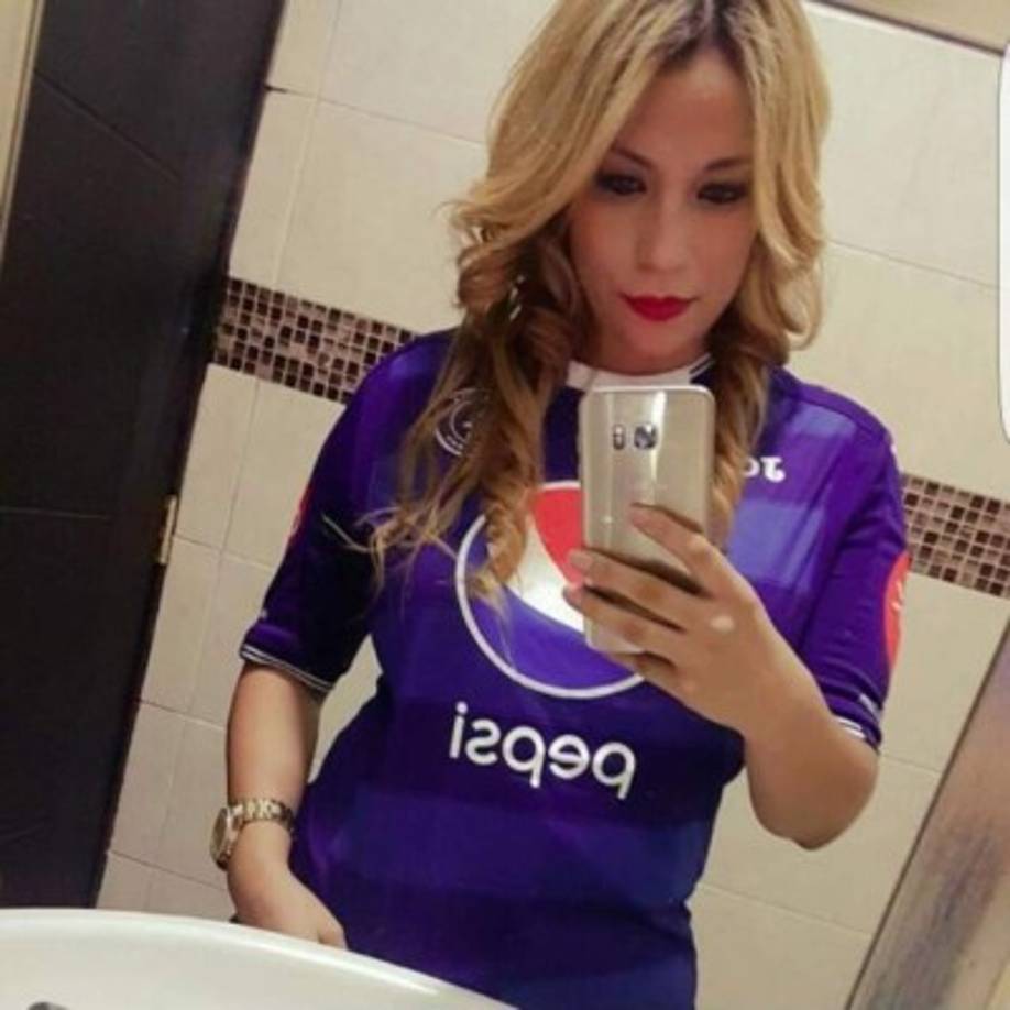 Gaby Hernández es una bella presentadora del Motagua TV, la podemos ver cada sábado en el programa al club azul.