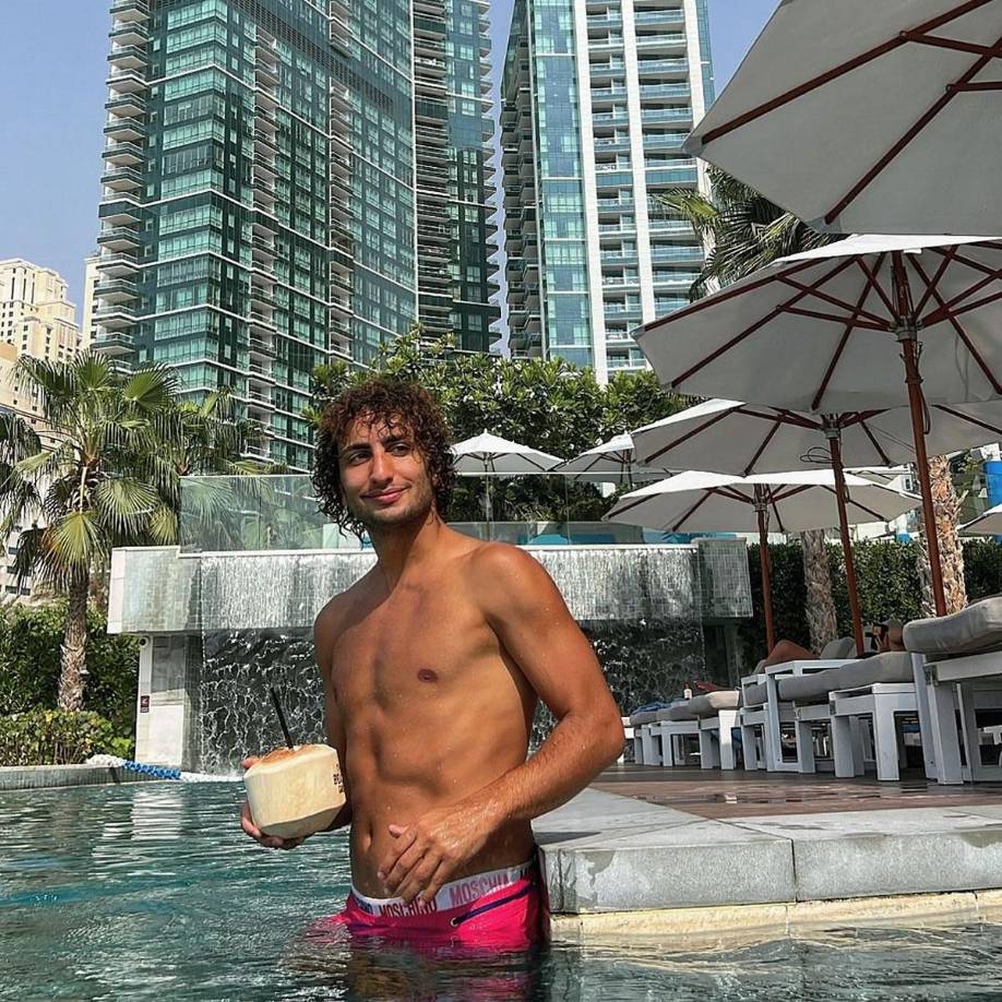 El presidente del club Esteghlal, Ali Khatir, denunció públicamente que el dueño del Doxa Katokopias de Chipre y a su vez agente del propio Warda, quería pagar por el futbolista 140.000 euros para luego venderlo al cuadro iraní por 250.000 euros para lograr un gran beneficio de la operación, unos 110.000 euros.