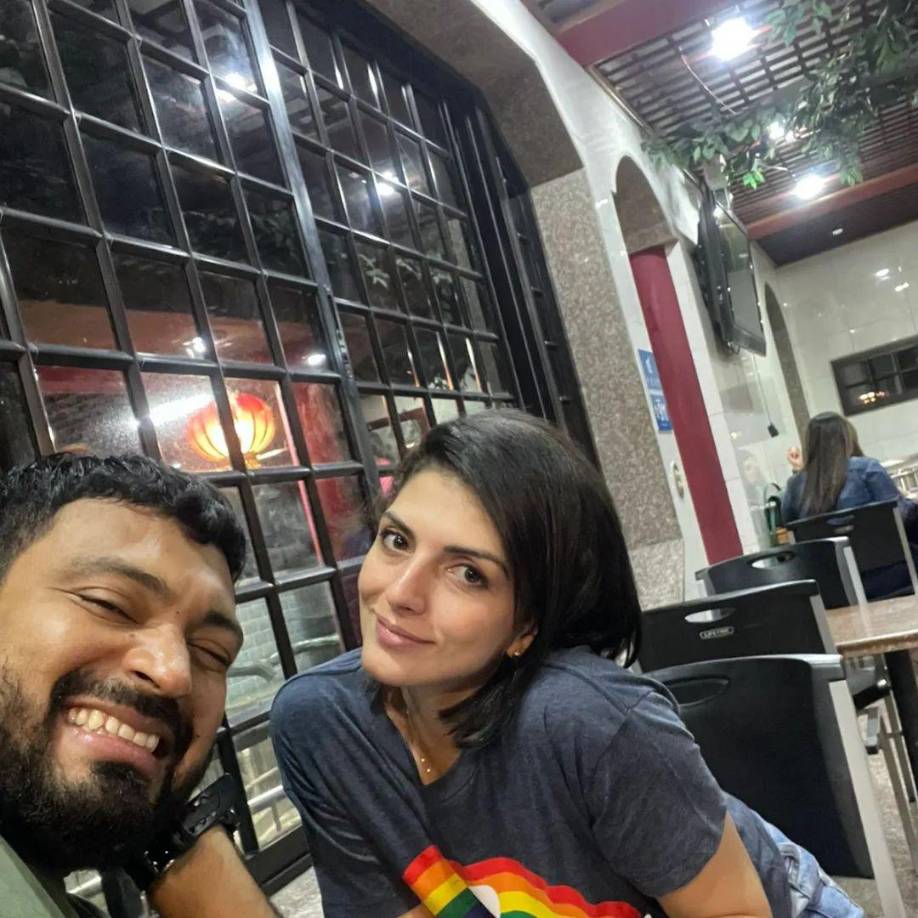 “Personas que no estuvieron en los hechos y que no son ni familiares ni amigos cercanos se atrevieron a insultarme como si ellos presenciaron todo. Todos me han juzgado como si estuvieron allí cuando mataron a mi esposo. No he podido llevar mi luto tranquila porque he estado peleando con todo mundo”, extendió la mujer. 