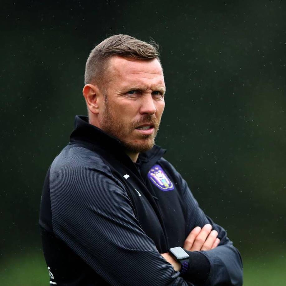 “Cada factura. Estuviera donde estuviera, el club hacía todo por mí. Creo que eso está mal. Está bueno que los futbolistas sean responsables por sí solos, porque llegará el día que el club no podrá hacer nada por ti”, expresó.