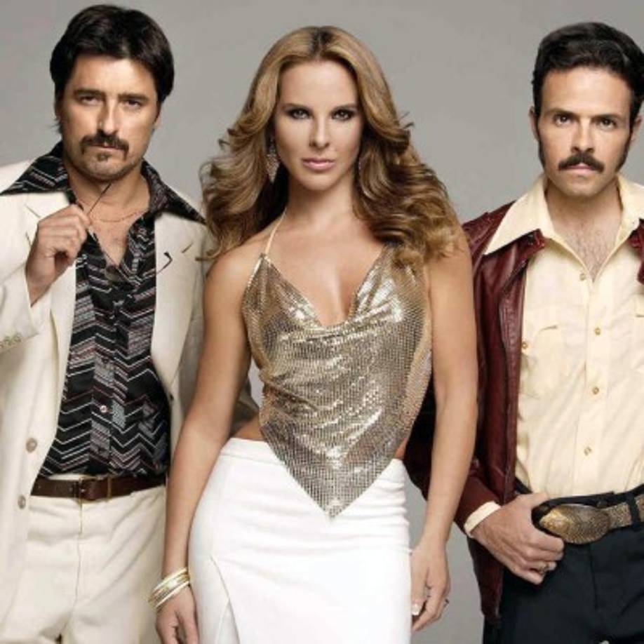 Dueños del paraíso es otra gran producción de Telemundo que relata la historia de Anastasia Cardona (Kate del Castillo), una mujer marcada por la violencia cuya ambición la lleva a usar el narcotráfico para convertirse en una mujer poderosa.
