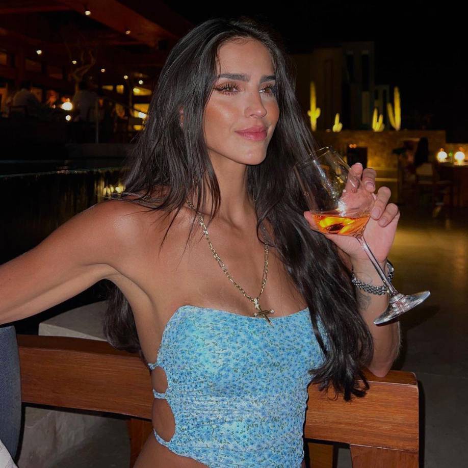 Bárbara de Regil, es una actriz de cine y televisión mexicana. Su trayectoria en las pantallas ha sido muy exitoso. Su debut lo hizo en el año 2009 cuando participó en el reality mexicano New Generation Telehit en donde se buscaba a la nueva productora del canal de videos musicales.