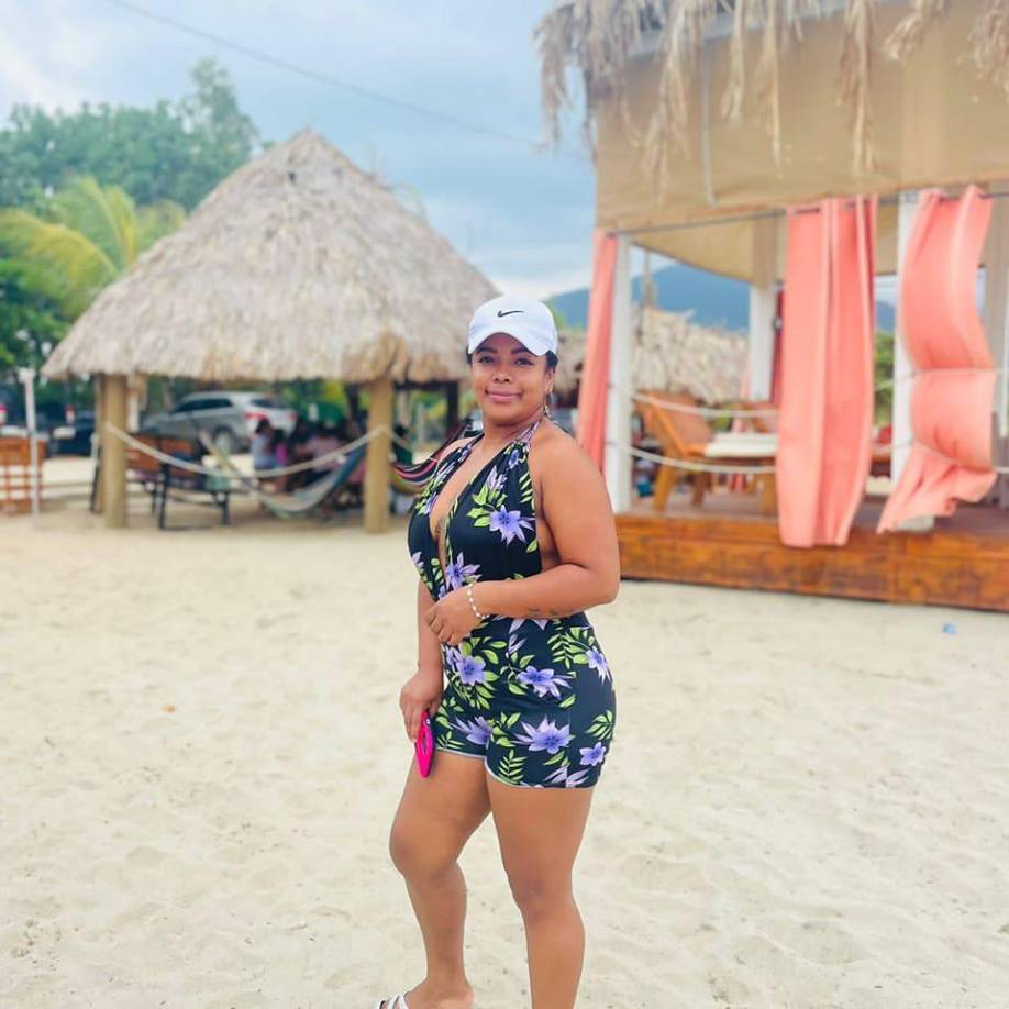 El cuerpo de Iris Yolanda quedó boca arriba en la calle que conduce al basurero municipal de Colón.