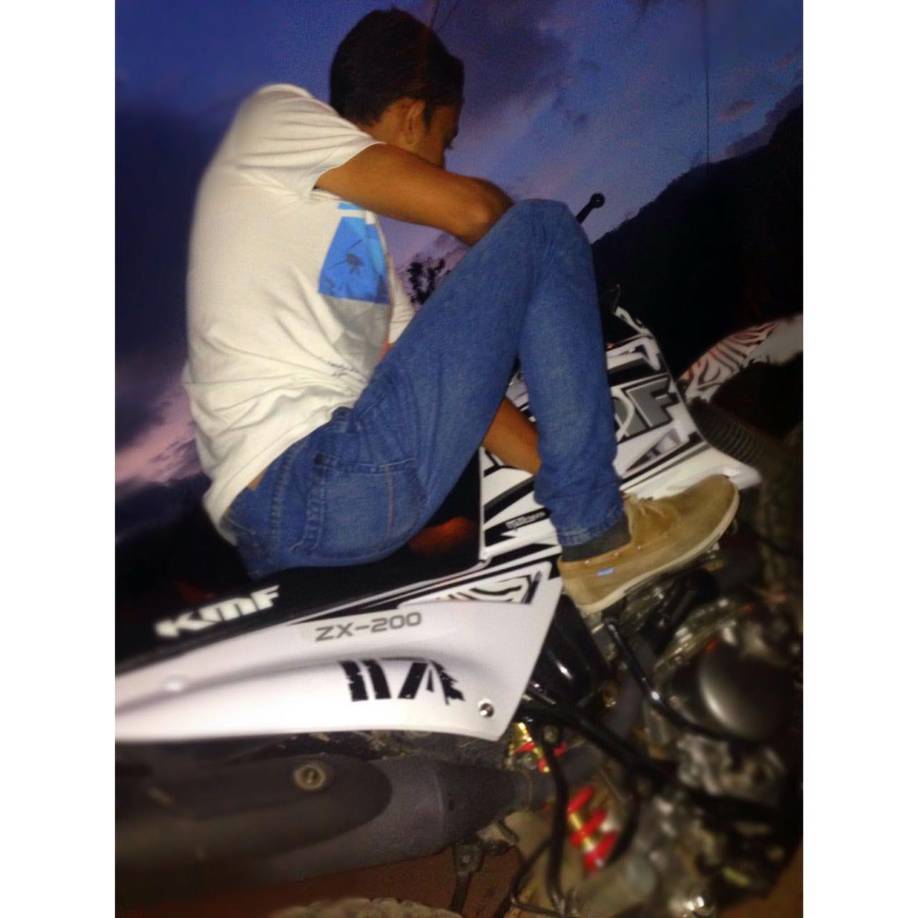 Posteriormente, fue trasladada a un centro asistencial de la zona, donde recibe atención médica y está bajo custodia policial.