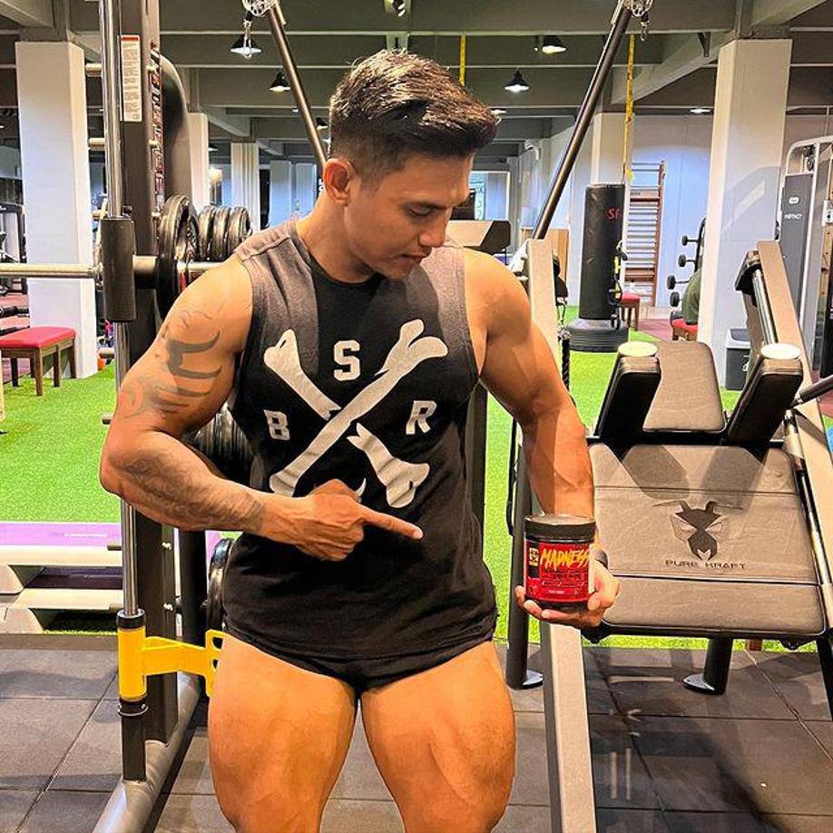 Y es que, el atleta había levantado una barra cuyo peso ascendía a los 210 kilogramos, pero luego perdió el control y esta le cayó en el cuello, así lo detalla el medio antes mencionado.