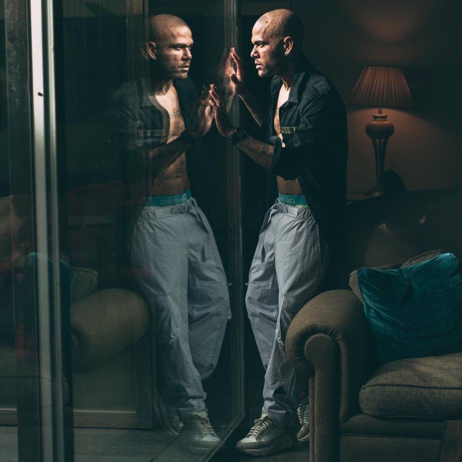 Esto debido a que, la modelo quiere permitirle a Dani Alves que mantenga el arraigo de estar casado con una española, esto a petición de la defensa.