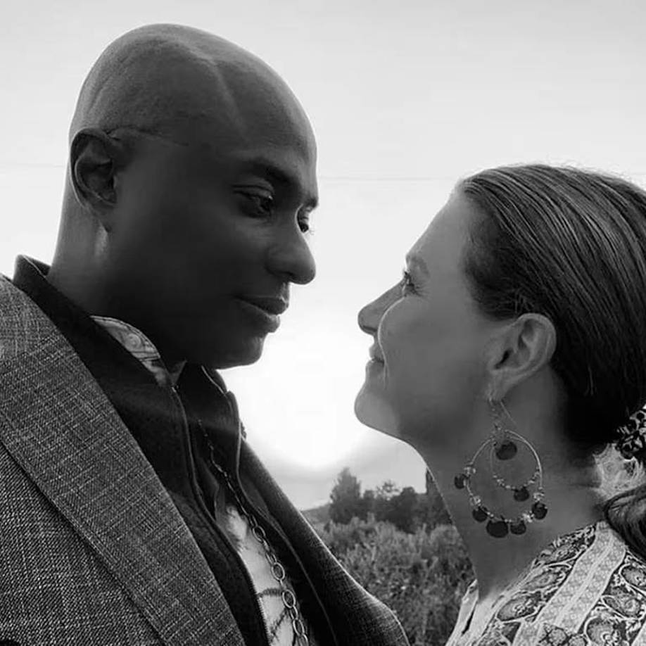 Pero los supuestos poderes de Verrett, que aseguró por ejemplo haberse curado del coronavirus con un medallón especial, y la tirante relación de la princesa con los medios de su país, a los que ha acusado varias veces de mentir y de acosarla, no han disipado la controversia.