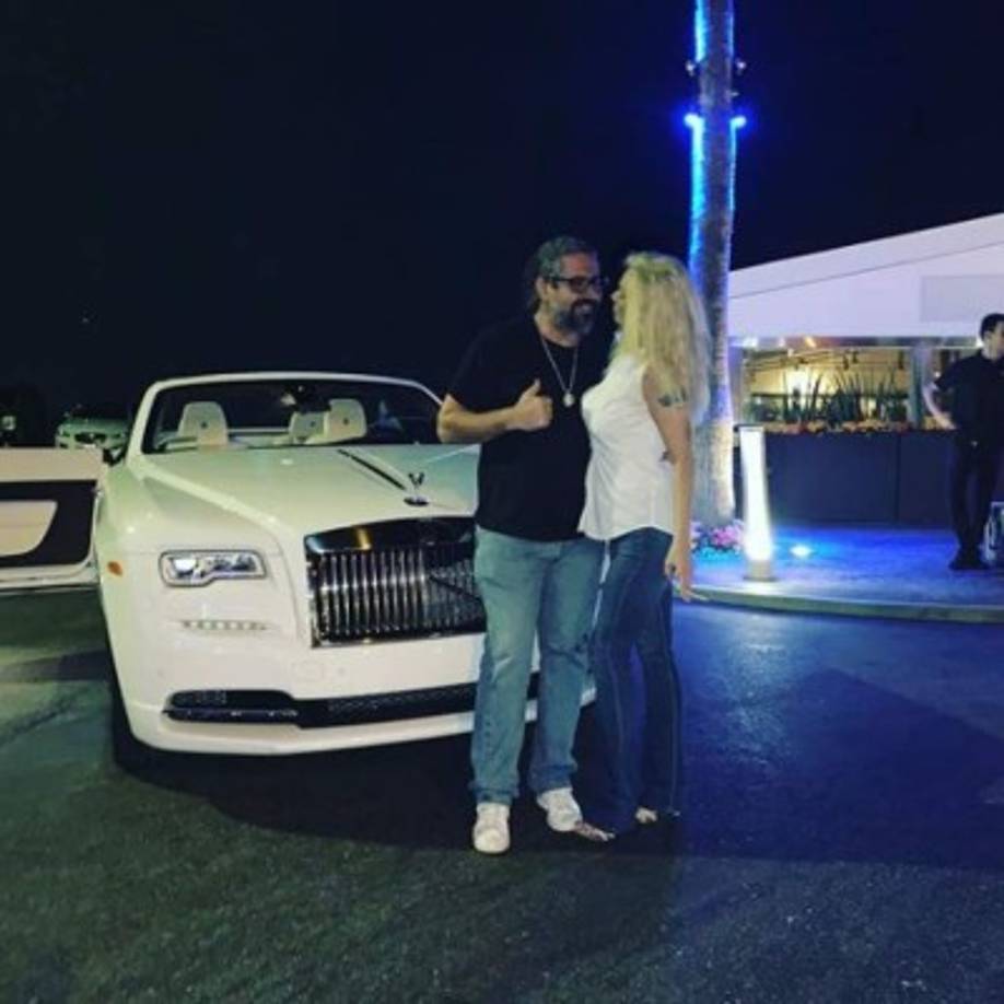 El esposo de la intérprete contó hace dos años a medios mexicanos, que siente celos del cantante ya que Marisela sigue enamorada de él.