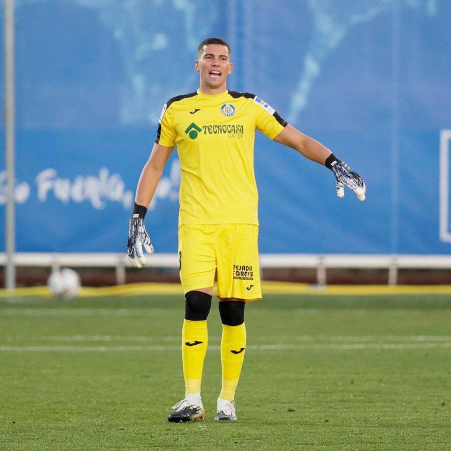 David Soria (Getafe): Ya sonó en este mismo mercado para reforzar al Real Madrid ante una posible marcha de Lunin, ahora con la lesión de Courtois su nombre regresa a mencionarse.