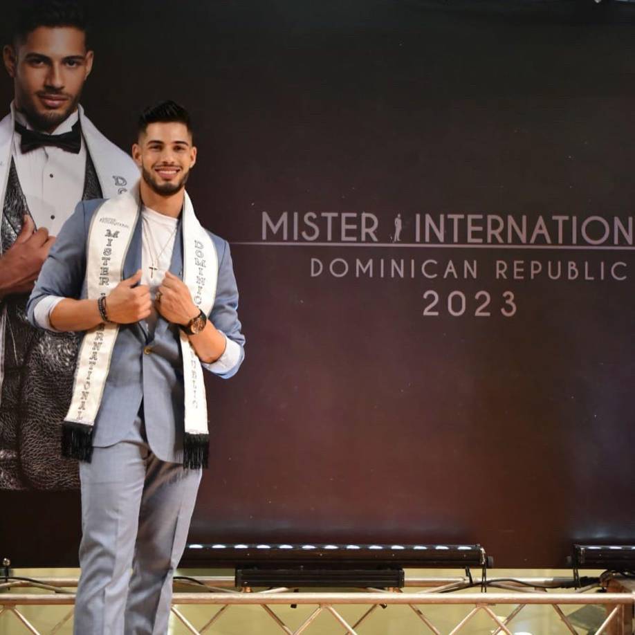 “Manu”, que sueña con convertirse en actor y director, se describió como amante de los deportes y sobre todo, de la pelota, que practicó desde los 16 años.