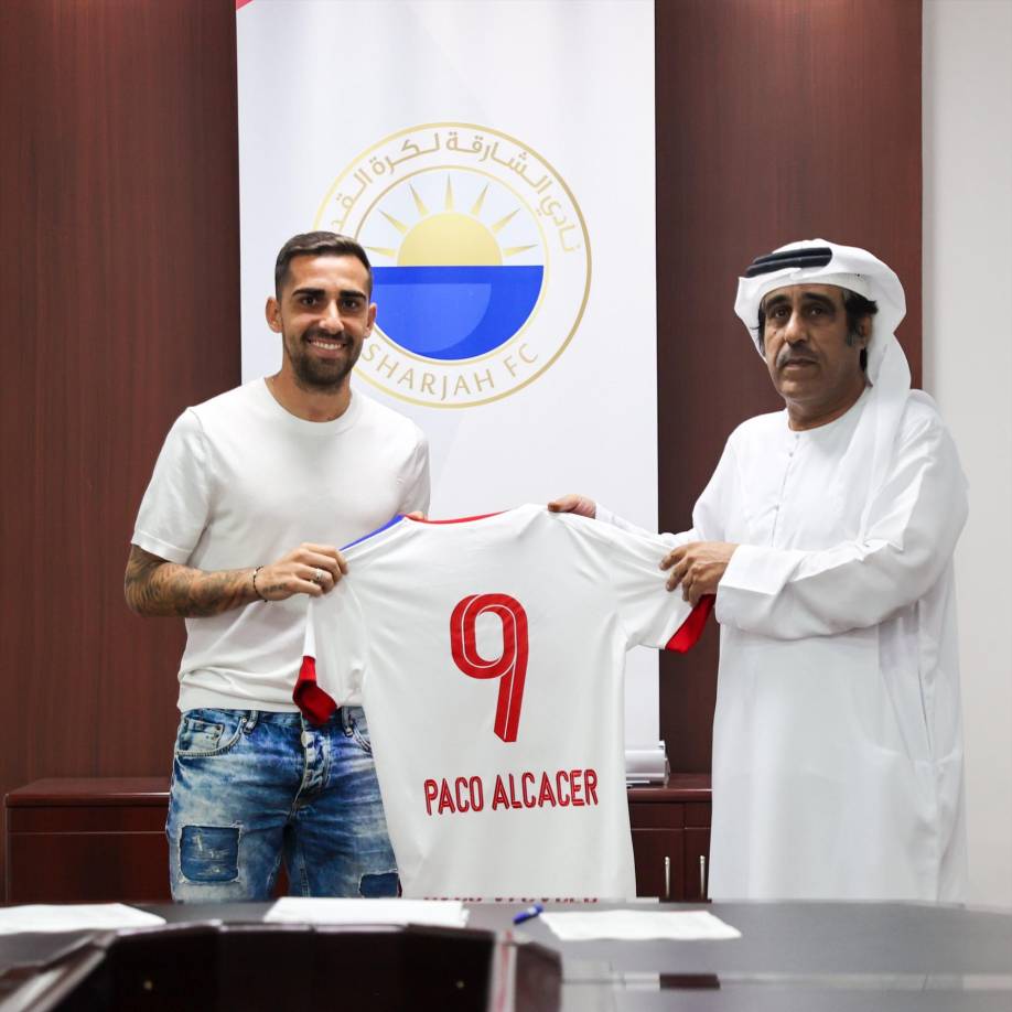 El delantero español Paco Alcácer dejó al Villarreal para comenzar una nueva aventura en los Emiratos Árabes Unidos, donde jugará con el Sharjah FC de la Primera División.