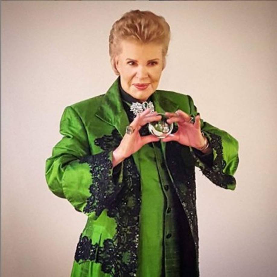 Además de ser astrólogo, es actor, bailarín, escritor y celebridad televisiva por sus programas.