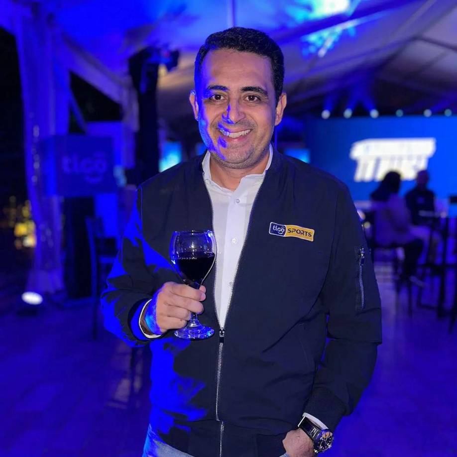 Yanuario Paz - El comunicador deportivo de Tigo Sports Honduras es simpatizante del FC Motagua de Honduras.
