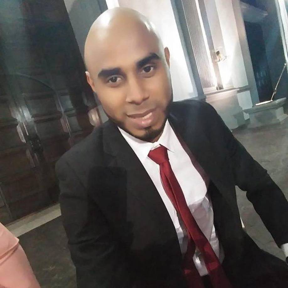 El joven venía de jugar fútbol y cuando se disponía a estacionar su vehículo para ingresar a su casa fue interceptado por los maleantes.