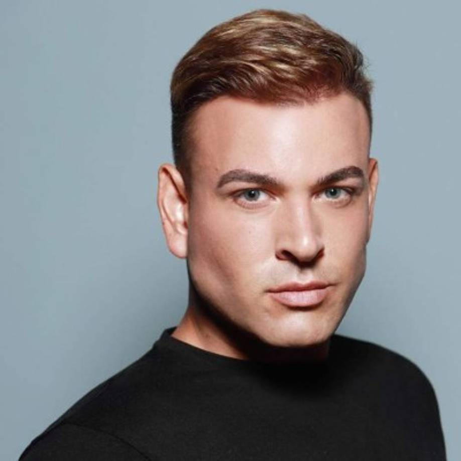 Gabriel logró bajar 77 kilos con una estricta dieta y ejercicios.