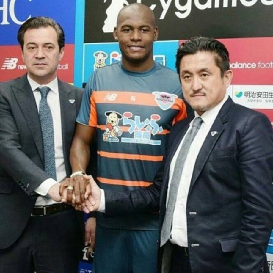 Víctor Ibarbo: El futbolista colombiano de 27 años firma por el club japonés Sagan Tosu, equipo en el que ya estuvo cedido la pasada temporada aunque esta vez es a título oficial.
