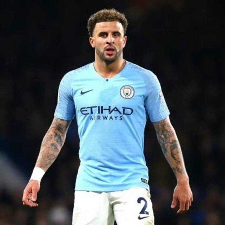 <br/>El Manchester City ha anunciado la renovación por cinco temporadas más de su lateral derecho Kyle Walker. El defensa de 29 años ha disputado esta temporada con el conjunto citizen un total de 52 encuentros y ha marcado 2 goles.