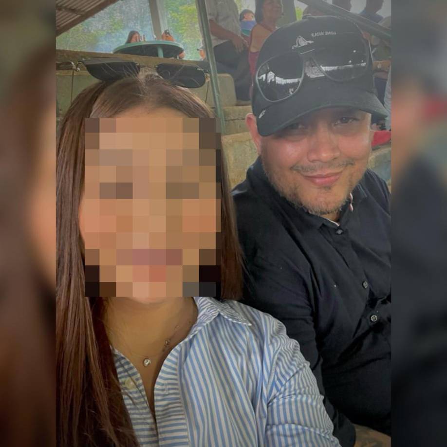 Bomberos de la localidad llegaron hasta el restaurante por el reporte de una persona herida con una arma de fuego.