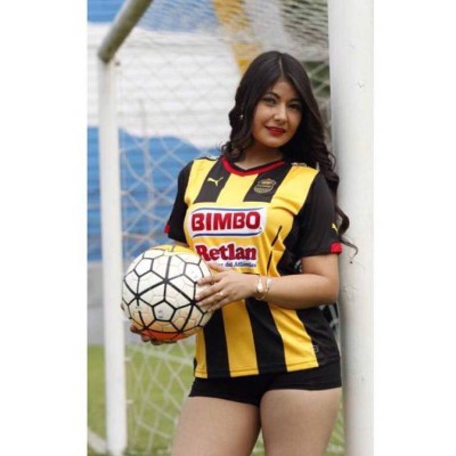 Bella Siloet: La bella aficionada al Real España.