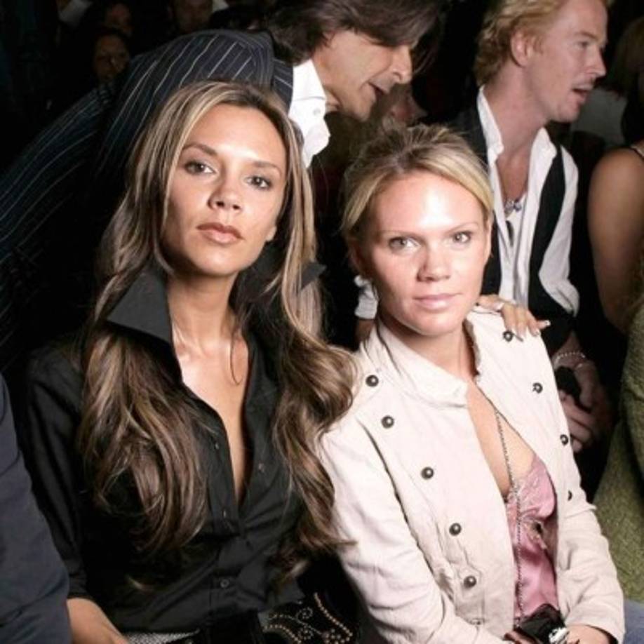 Victoria Beckham y Louise Adams<br/>