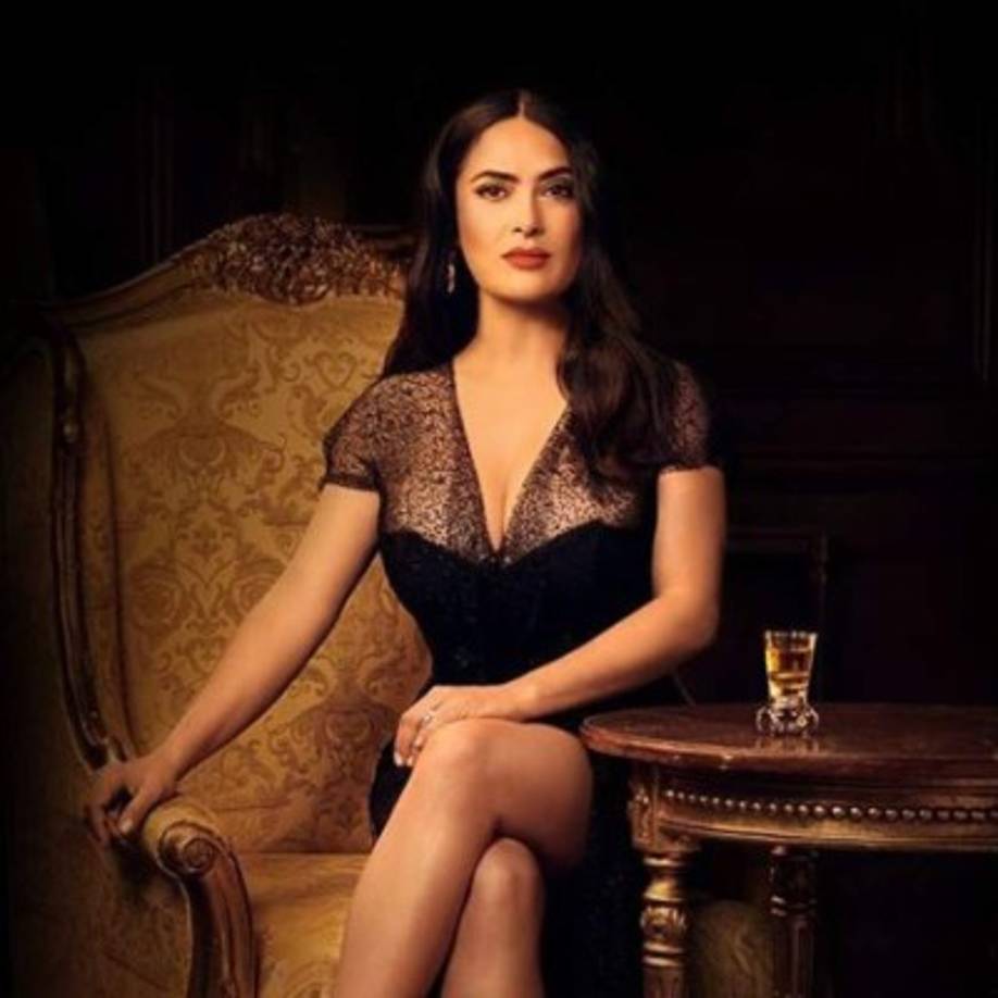 La mexicana se dejó ver en un bikini de dos piezas para celebrar de anticipado su cumpleaños.